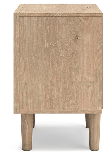 Cielden  Panel Bed With Mirrored Dresser And Nightstand