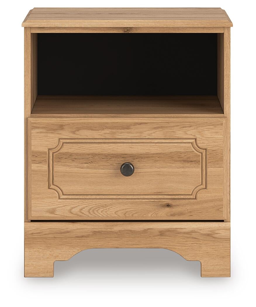 Galletyn  Panel Bed With Mirrored Dresser And Nightstand