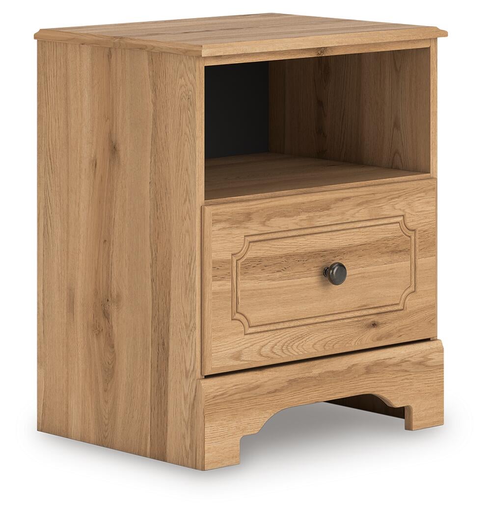 Galletyn  Panel Bed With Mirrored Dresser And Nightstand