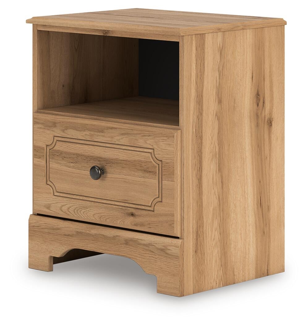 Galletyn  Panel Bed With Mirrored Dresser And Nightstand