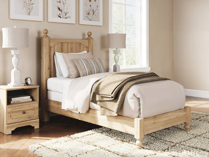Galletyn  Panel Bed With Mirrored Dresser And Nightstand