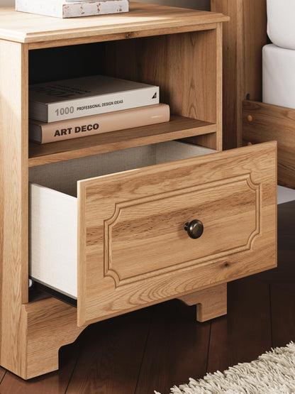 Galletyn  Panel Bed With Mirrored Dresser And Nightstand