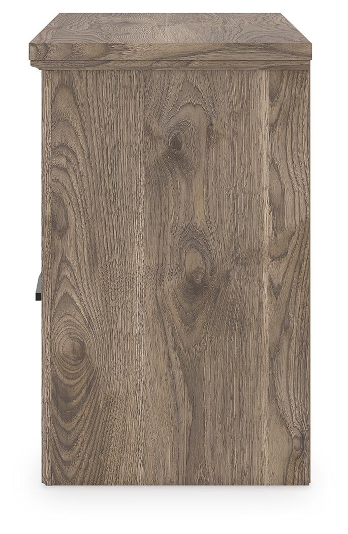 Keithland  Poster Bed, Dresser, Mirror And Nightstand