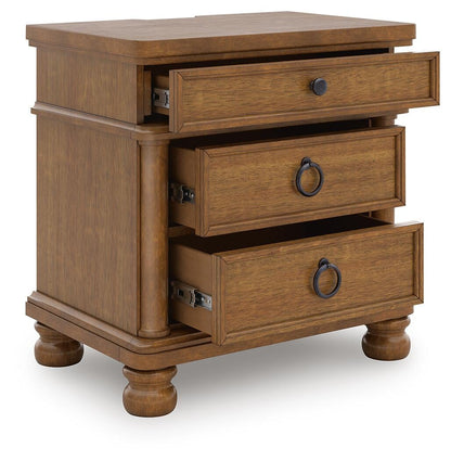 Chadworth  Poster Bed With Mirrored Dresser And Nightstand
