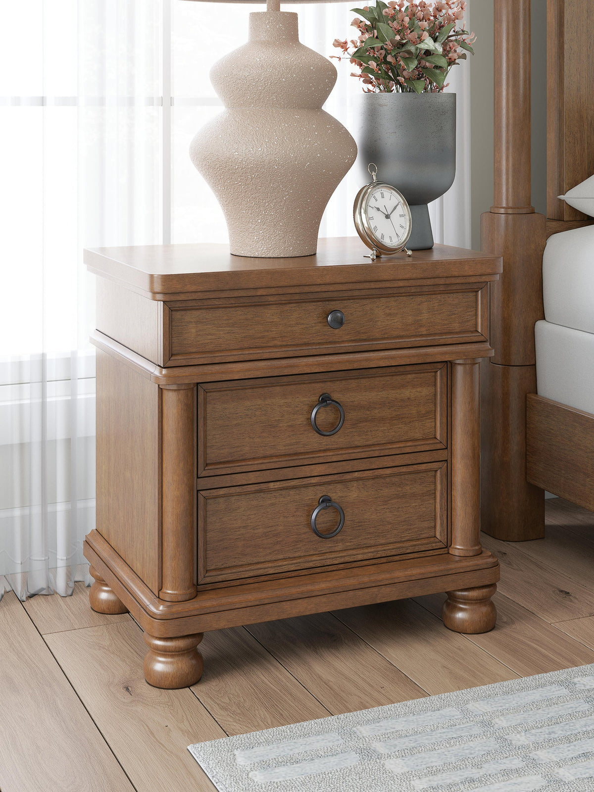 Chadworth  Poster Bed With Mirrored Dresser And Nightstand