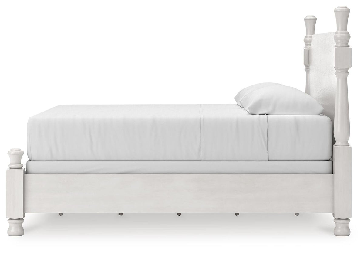 Chadworth  Poster Bed, Dresser And Mirror