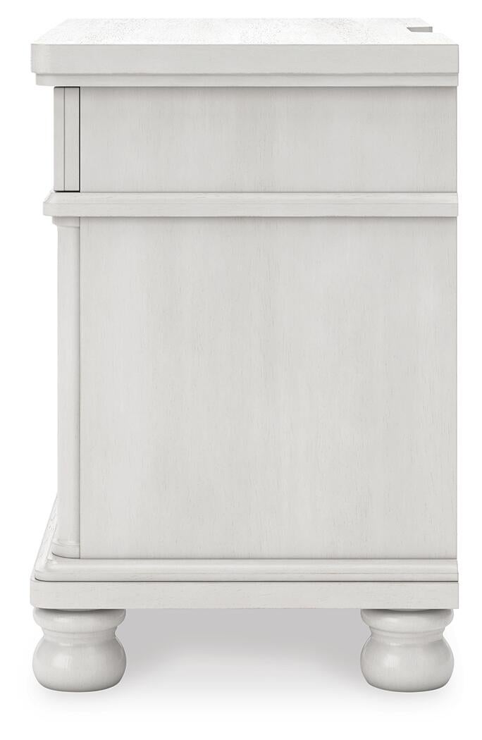 Chadworth  Poster Bed, Dresser, Mirror And Nightstand