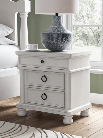 Chadworth  Poster Bed, Dresser, Mirror And Nightstand