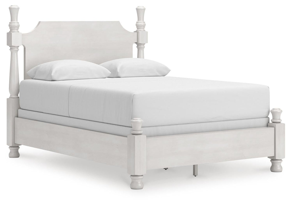 Chadworth  Poster Bed, Dresser, Mirror And Nightstand