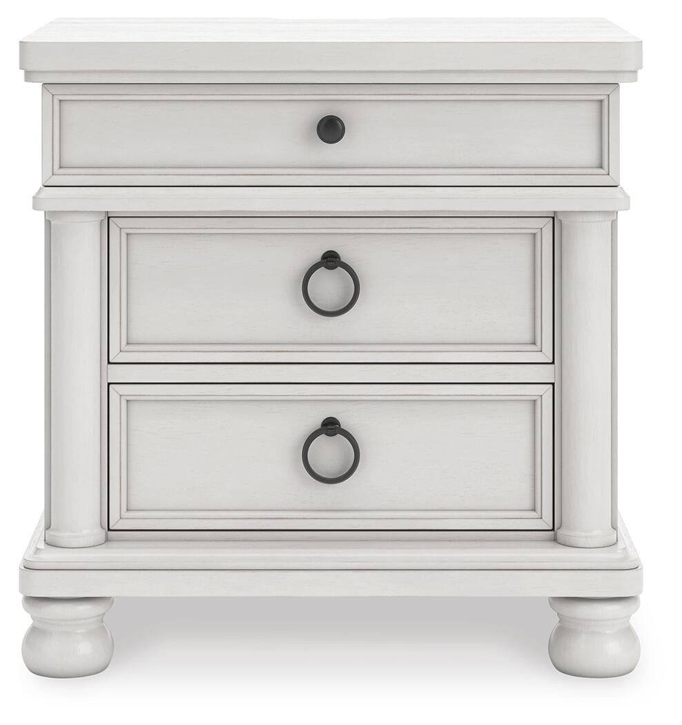 Chadworth  Poster Bed, Dresser, Mirror And Nightstand