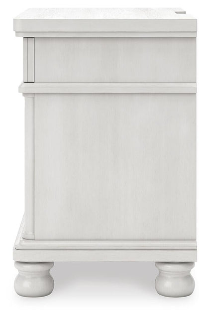 Chadworth  Poster Bed, Dresser, Mirror And Nightstand