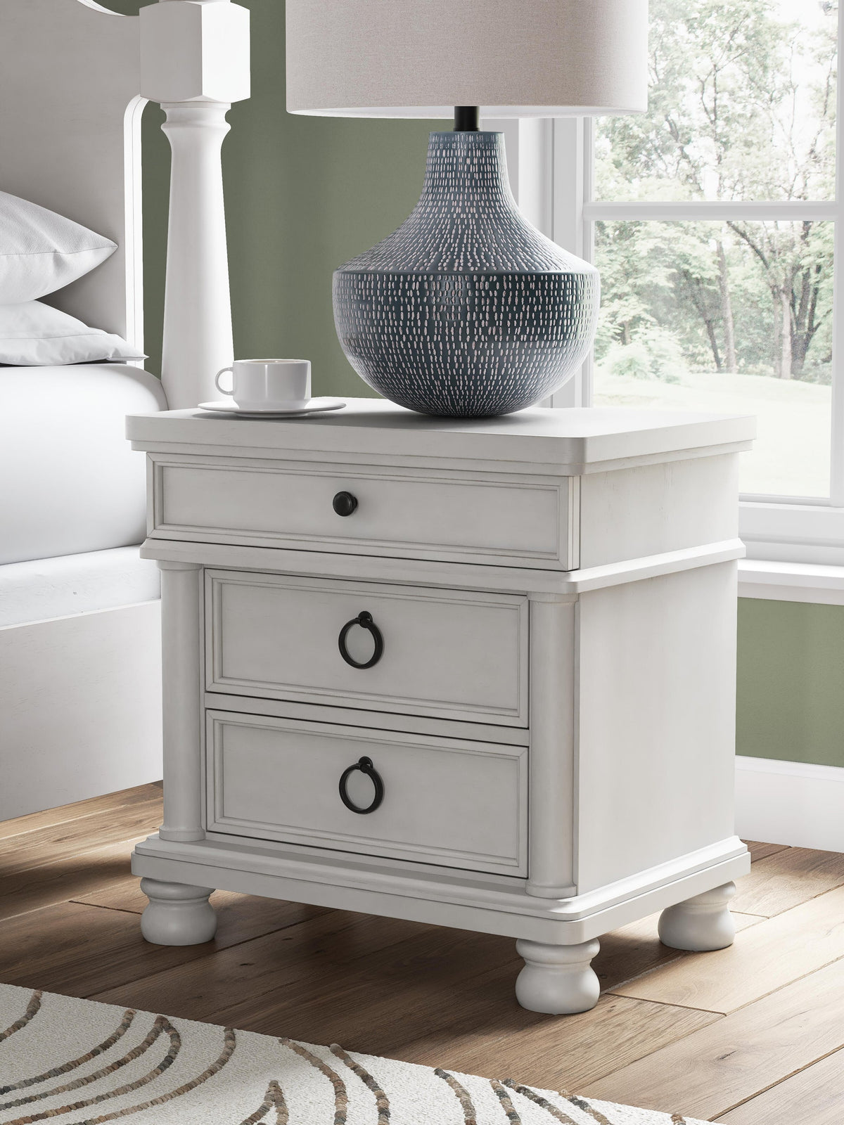 Chadworth  Poster Bed, Dresser, Mirror And Nightstand